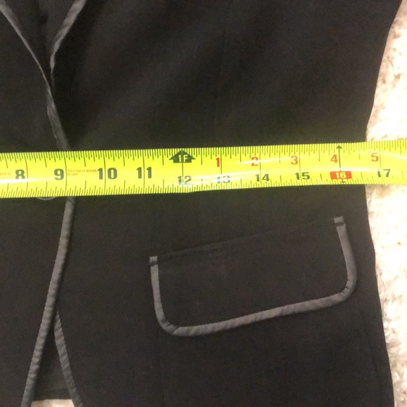 Classic/ flair back Blazer🌸 - Picture 4 of 11